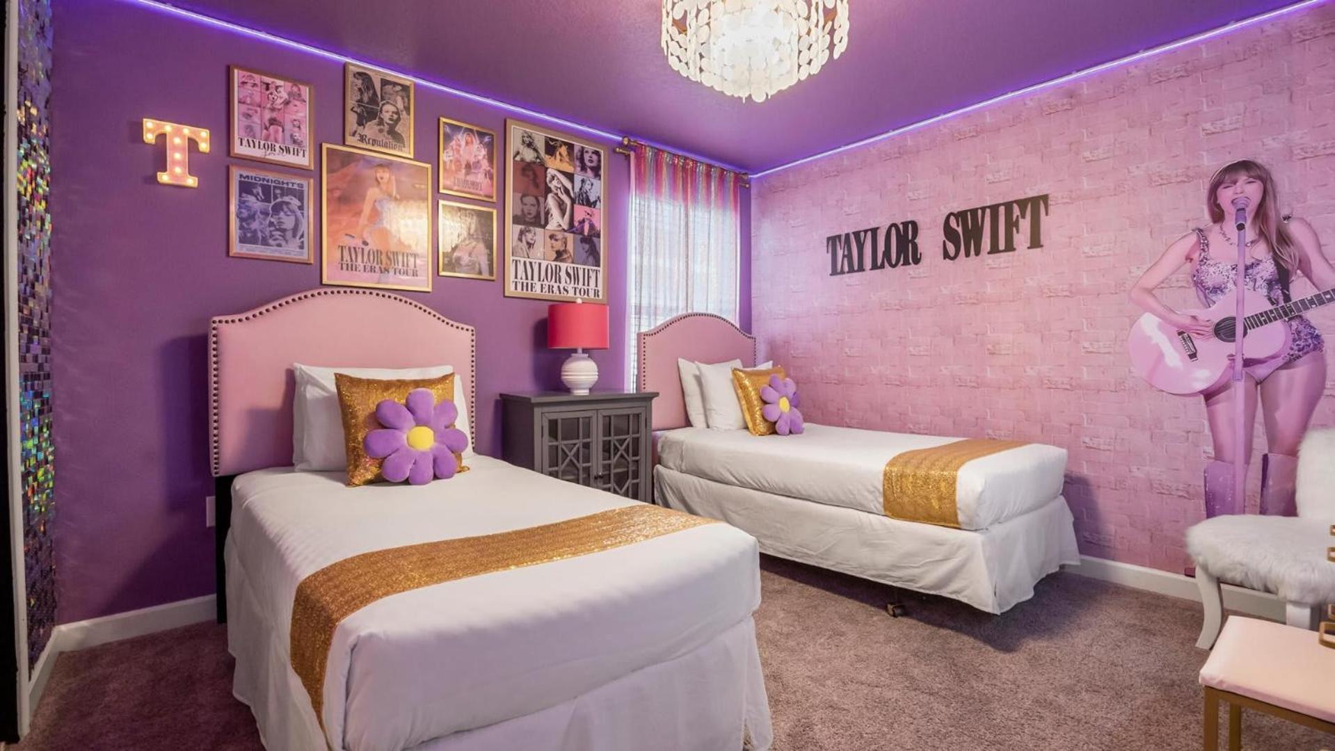 Upstay - Championsgate W Hot Tub-pool-cinema * Davenport