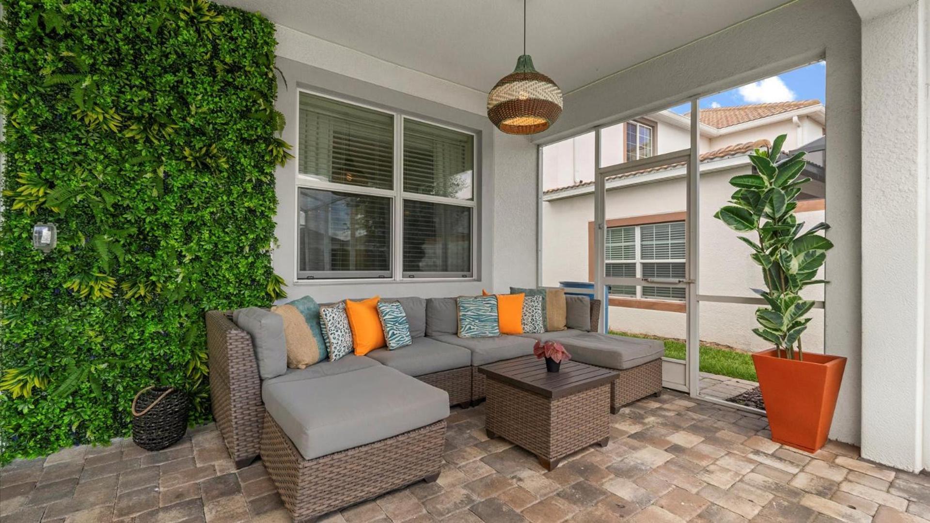 Upstay - Championsgate W Hot Tub-pool-cinema Davenport